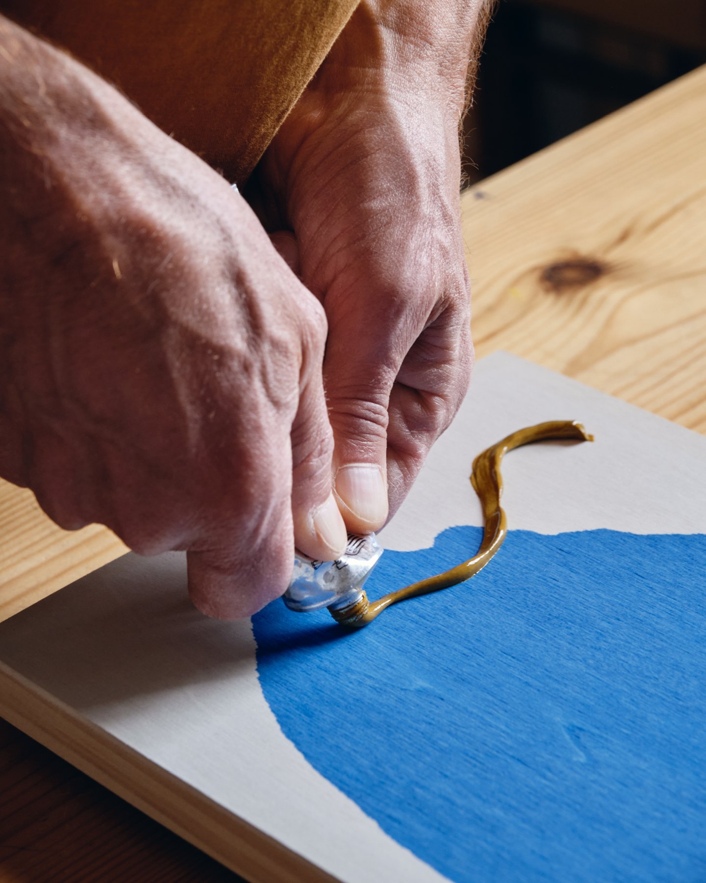 1. Artist Daniel Eatock in his London art studio, demonstrating his unique art-making process while making a Rolling Pin Painting.